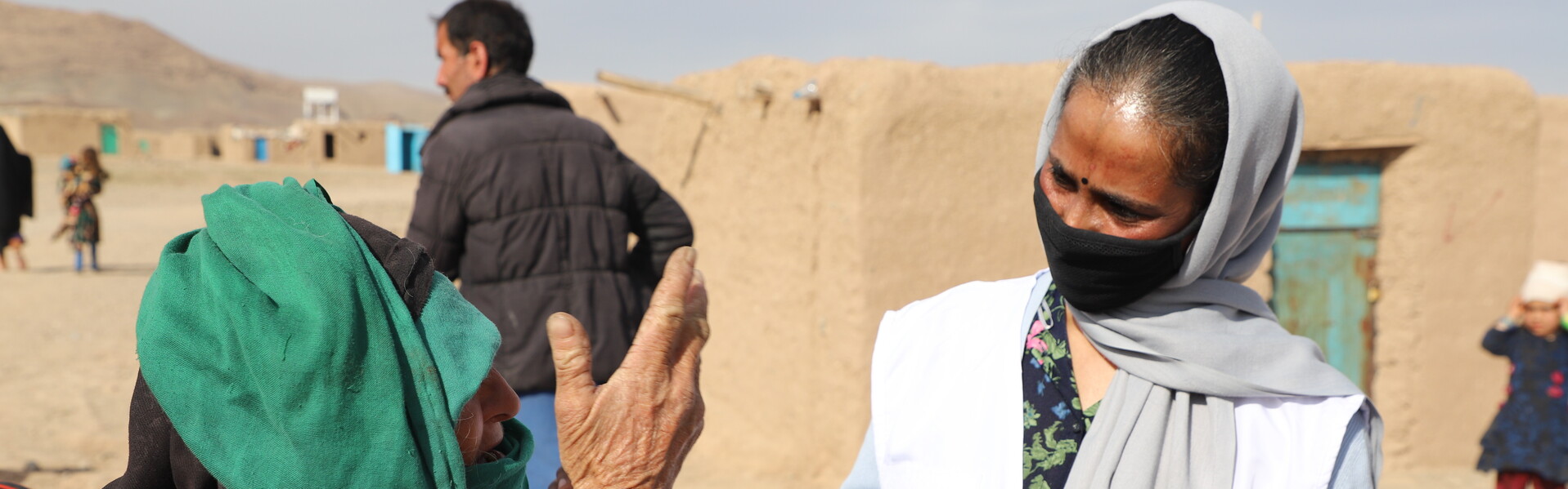 Asuntha Charles von der Hilfsorganisation World Vision in einem Projekt in Afghanistan Asuntha Charles von der Hilfsorganisation World Vision in einem Projekt in Afghanistan