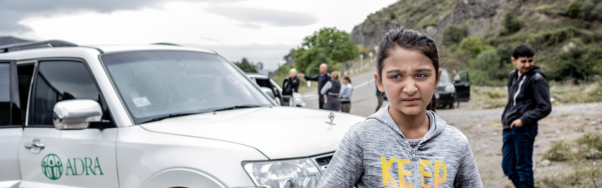 Viele Menschen wie dieses Mädchen fliehen vor dem Konflikt in Bergkarabach nach Armenien Viele Menschen wie dieses Mädchen fliehen vor dem Konflikt in Bergkarabach nach Armenien