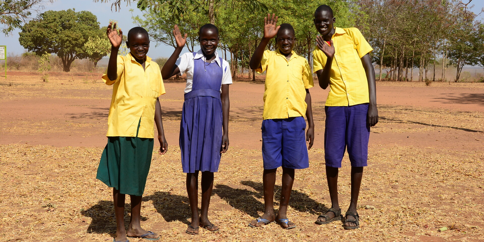 Kinder und Jugendliche erhalten Schulungen und Ausbildungen, damit die Hygiene- und Ernährungssituation verbessert wird Kinder und Jugendliche erhalten Schulungen und Ausbildungen, damit die Hygiene- und Ernährungssituation verbessert wird