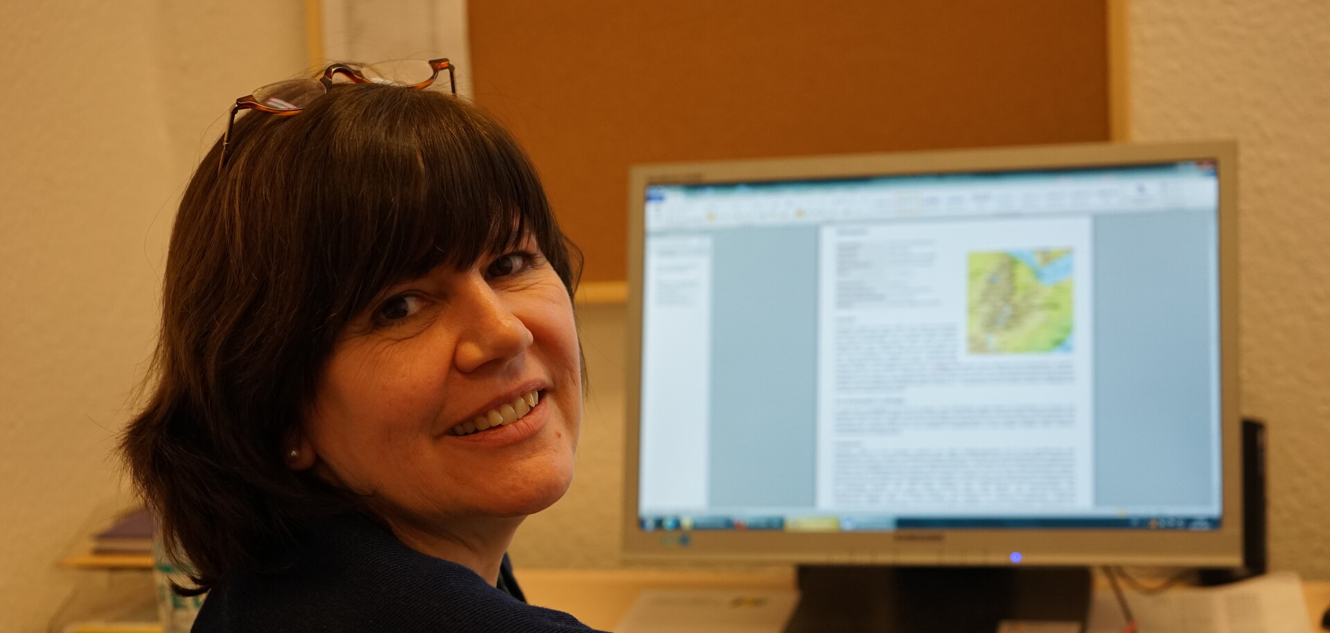 Ehrenamtlerin Martina Hinz im Bonner Bündnisbüro Ehrenamtlerin Martina Hinz im Bonner Bündnisbüro.