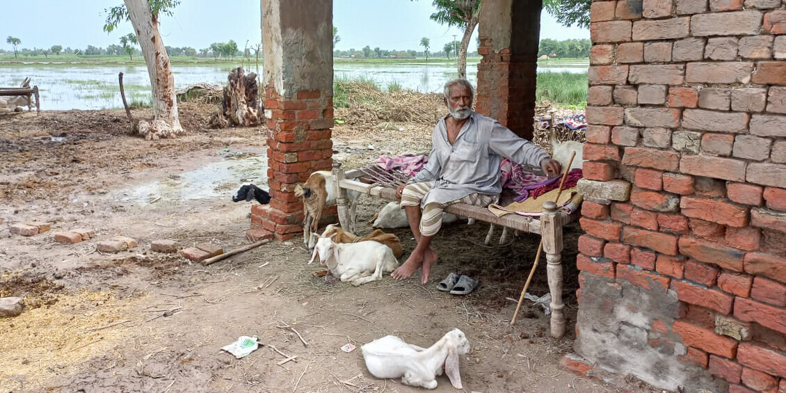 Haji Noor Muhammad verlor sein Haus in den Überschwemmungen Haji Noor Muhammad verlor sein Haus in den Überschwemmungen