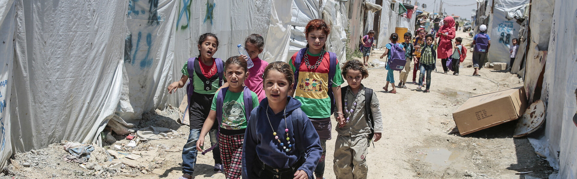 Kinder aus Syrien in einem Flüchtlingslager im Libanon Kinder aus Syrien in einem Flüchtlingslager im Libanon