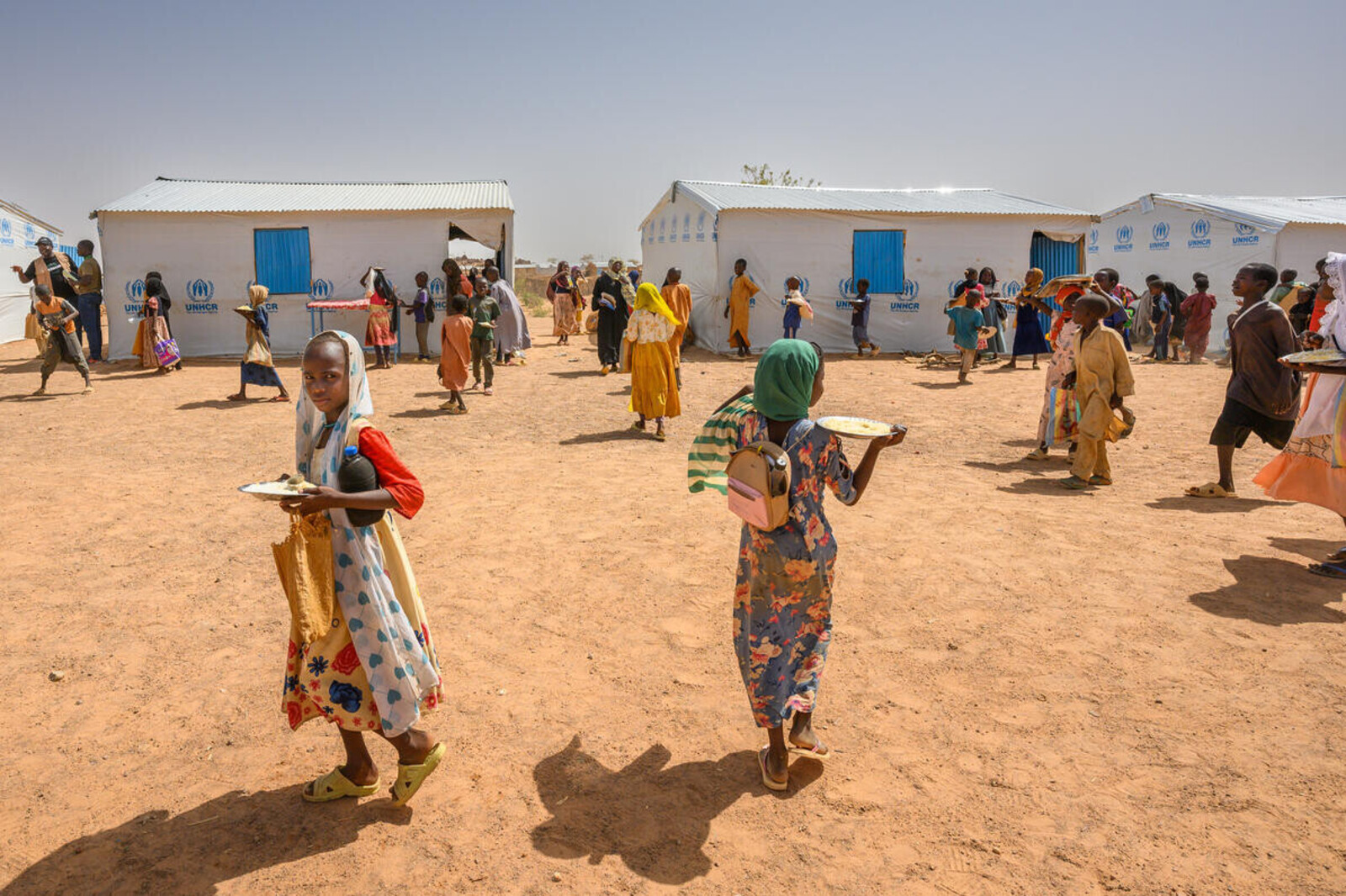 Menschen in einem Flüchtlingscamp im Tschad