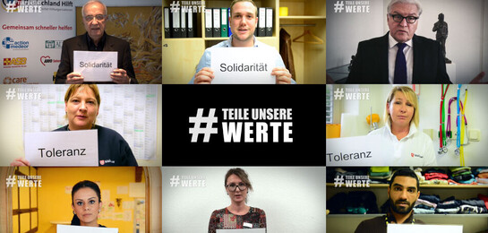 Menschen halten Schilder mit dem Wert "Solidarität" hoch. Menschen halten Schilder mit dem Wert "Solidarität" hoch.