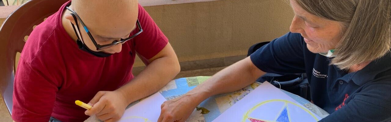 Malerisch lernen Kinder und Erwachsene im Libanon ihre Traumata zu bewältigen Malerisch lernen Kinder und Erwachsene im Libanon ihre Traumata zu bewältigen