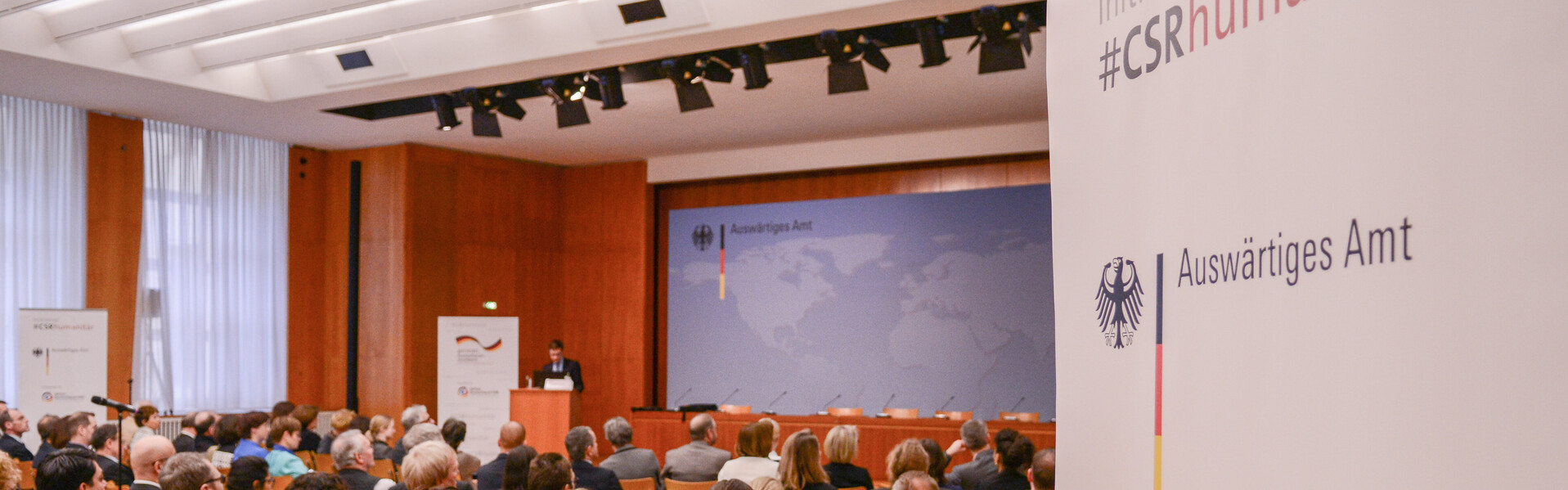 Vortrag bei einer #CSRhumanitär Veranstaltung Vortrag bei einer #CSRhumanitär Veranstaltung