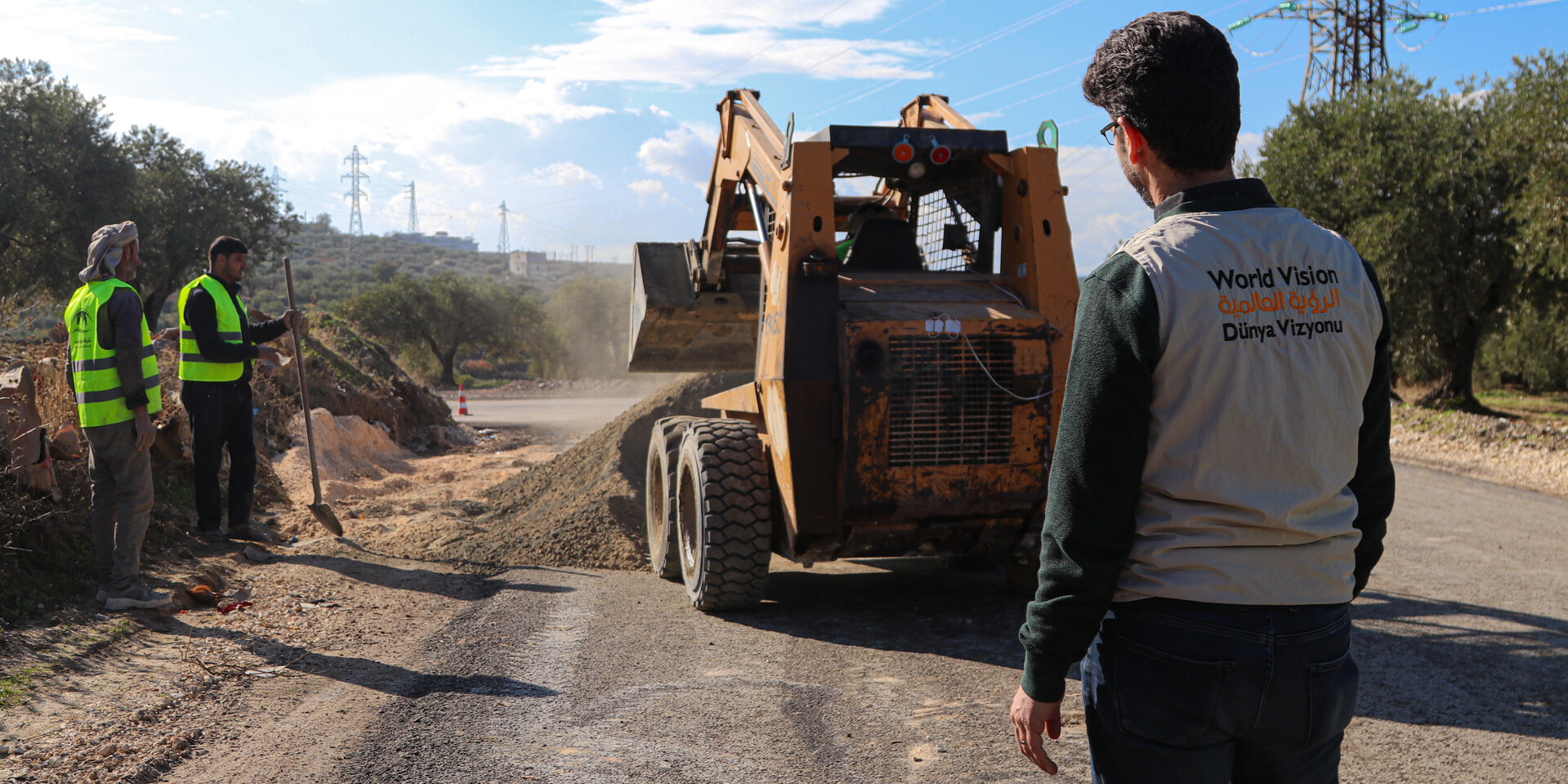 Bauarbeiter bei der Sanierung von Straßen in Nordsyrien Bauarbeiter bei der Sanierung von Straßen in Nordsyrien